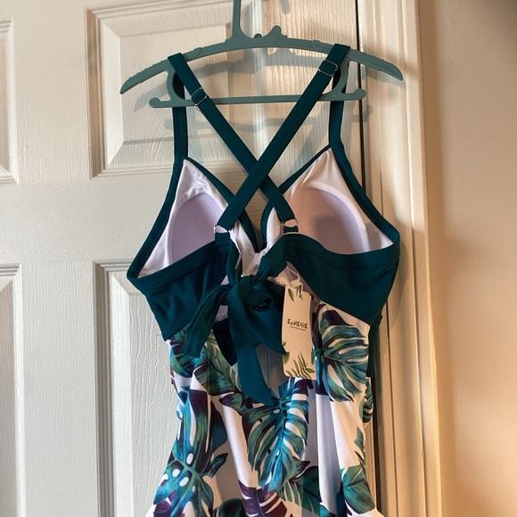 Women’s one piece swimsuit, Size Large, NWT - Picture 4 of 8